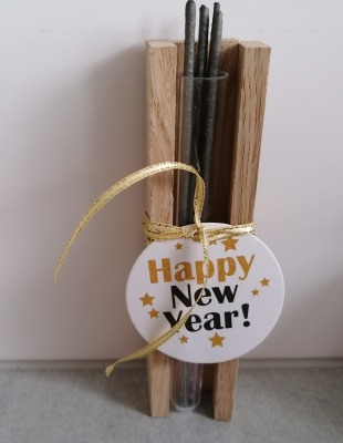 Neujahrswunsch im Regenzglas in Holzverpackung - Neujahrswunsch im Regenzglas in Holzverpackung