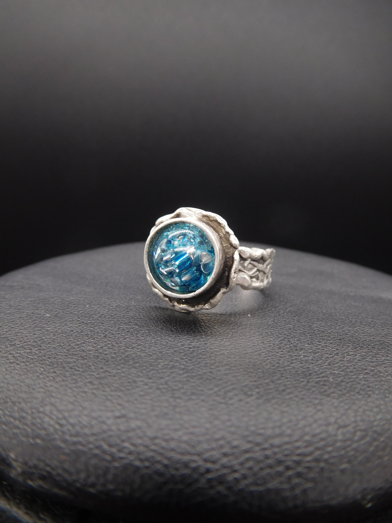 Upcycling Schmuckset Kreis gehämmert Kette Ohrringe Ring silberfarben blau gefärbte