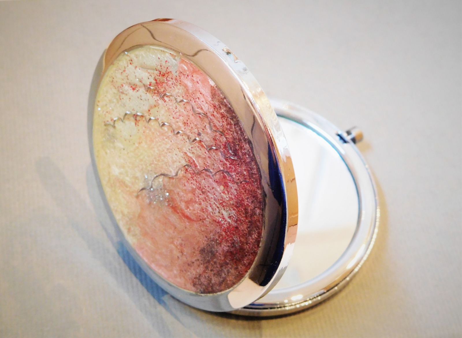 Upcycling Taschenspiegel Spiegel rund silberfarben rosa handbemalt 3