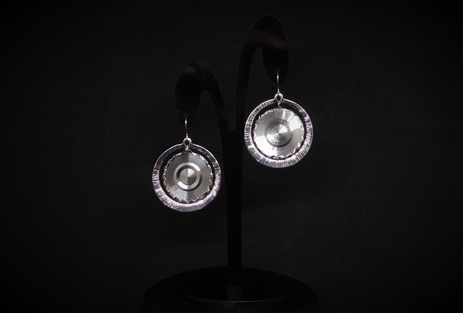 Große Upcycling Ohrhänger Ohrringe Butze Kreis mit Aluminiumfüllung