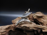 Außergewöhnlicher Upcycling Ring Blätter mit Aluminiumstaubfüllung 2