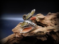 Außergewöhnlicher Upcycling Ring Blätter mit Messing- und Kupferstaubfüllung