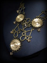 Upcycling Statementkette Set Collier Halskette Ring bronzefarben gold mit Messingschrott 5