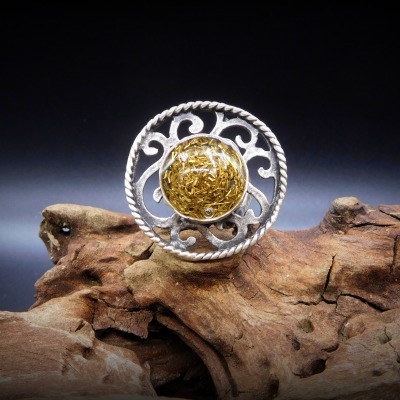 Großer Filigraner Upcycling Ring mit Schrottfüllung - Ring Ornaments Brass