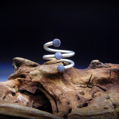 Upcycling Ring Wickelring mit dreifacher Schrottfüllung - Ring Triple s Alu Dust