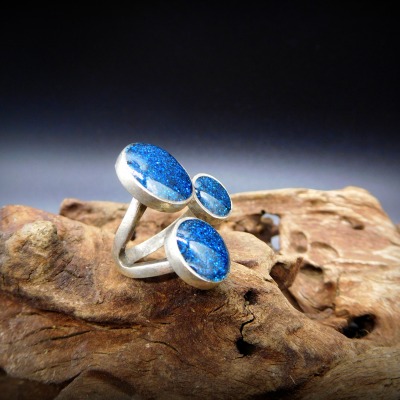 Großer Upcycling Ring mit dreifacher Schrottfüllungen - Ring 3 Blue Alu Dust