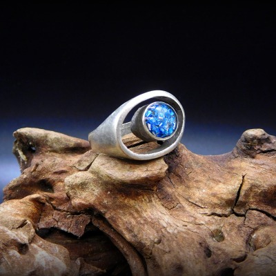 Außergewöhnlicher Upcycling Ring mit gefärbter Aluminiumfüllung - Ring Silberauge Blue Alu
