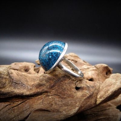 Edelstahlring silberfarben mit einfacher Schrottfüllung aus gefärbtem Aluminium - Ring Big Blue