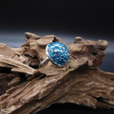 Edelstahlring silberfarben mit einfacher Schrottfüllung aus gefärbtem Aluminium - Ring Big Blue