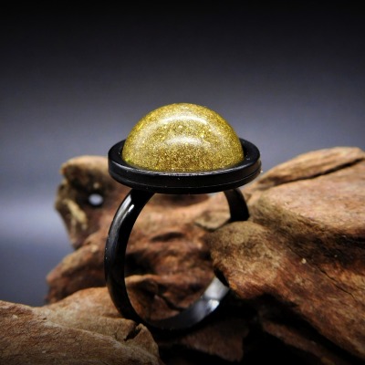 Edelstahlring schwarz mit einfacher Schrottfüllung aus Messingstaub - Ring Black Little Brass Dust