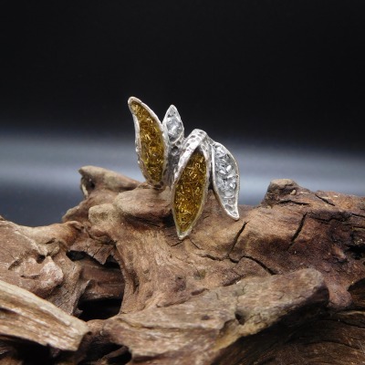 Außergewöhnlicher Upcycling Ring Blätter mit Messing- und Aluminiumfüllung - Ring Leaves Brass