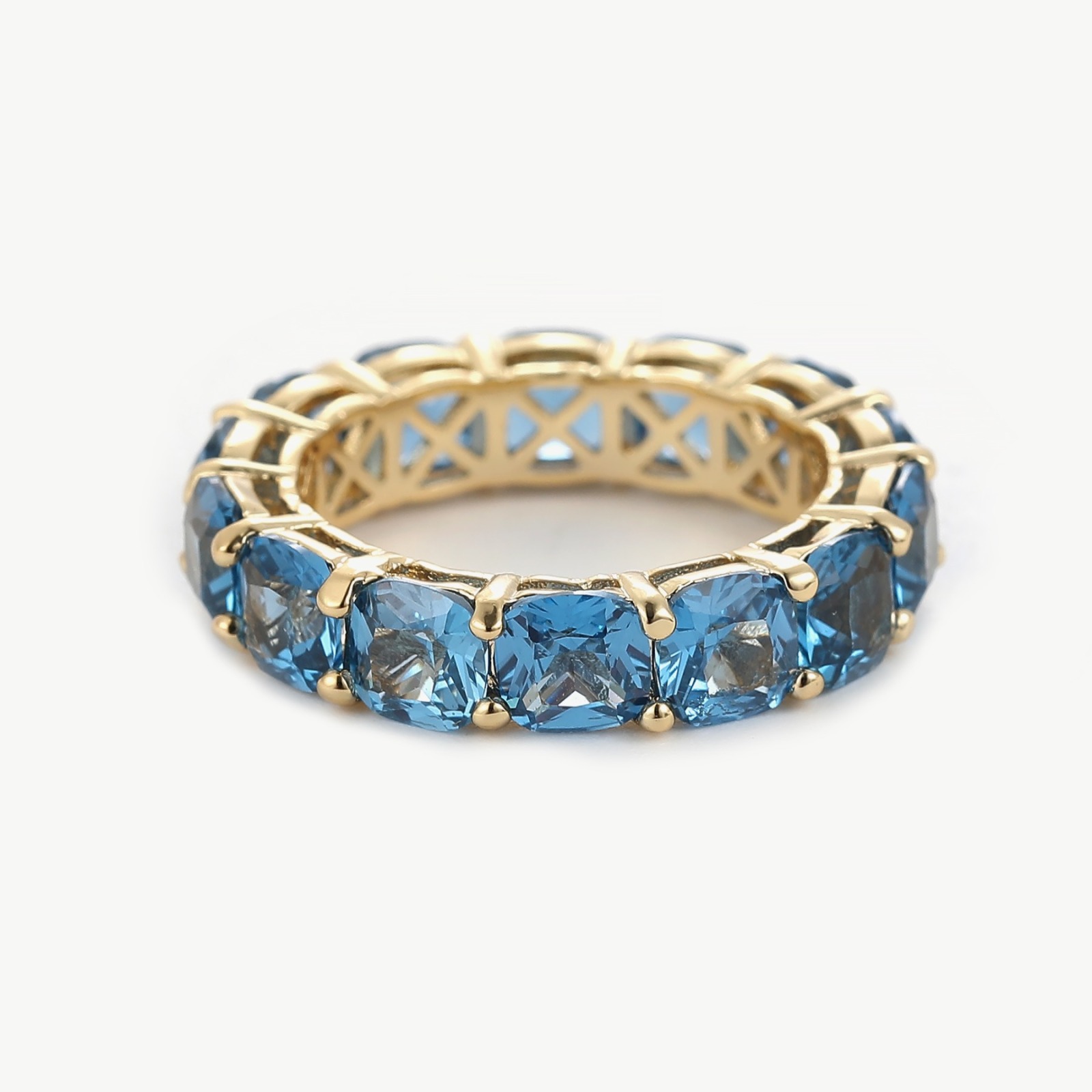 Prächtiger 14 Karat Vergoldeter Ring mit Zirkoniasteinen Ein funkelnder Höhepunkt deines Stils