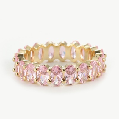 Eleganter Zirkoniaring in Gold mit zart gefassten rosa Steinen - 14K Vergoldete Eleganz - Ein