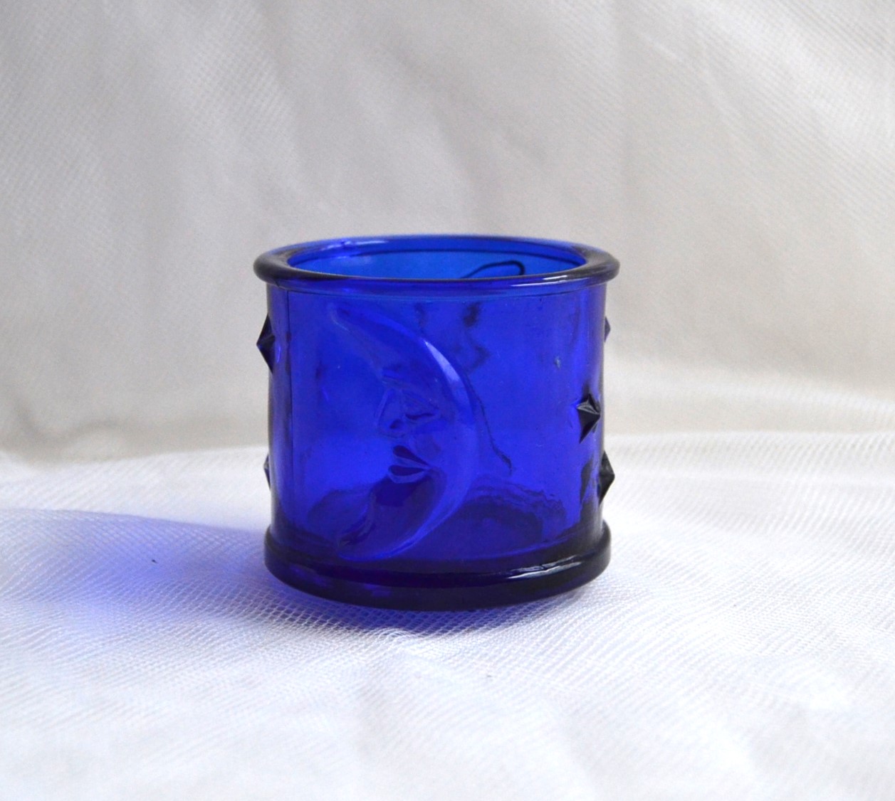 Blaues Teelichtglas mit Mondmotiv