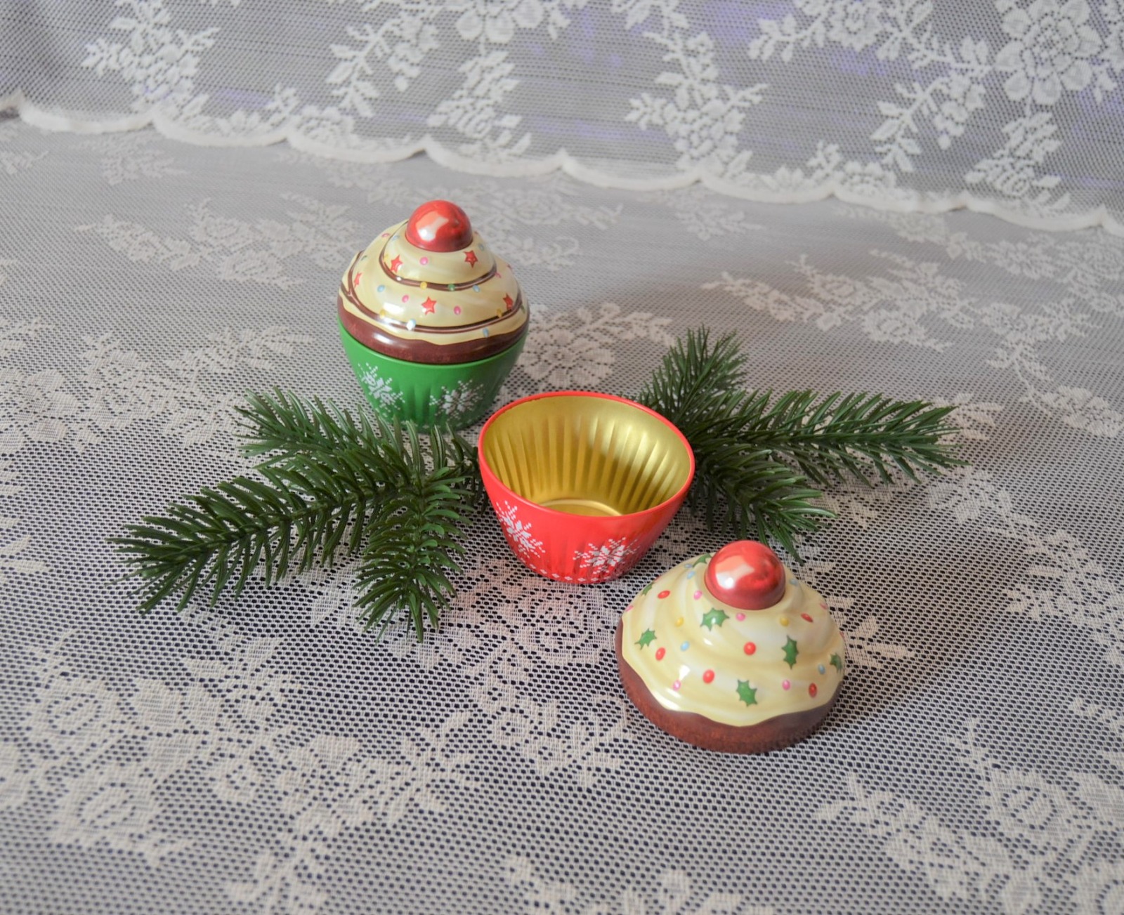 Cupe Cake mit Weihnachtsmotiv, klein, rot-bunt 3