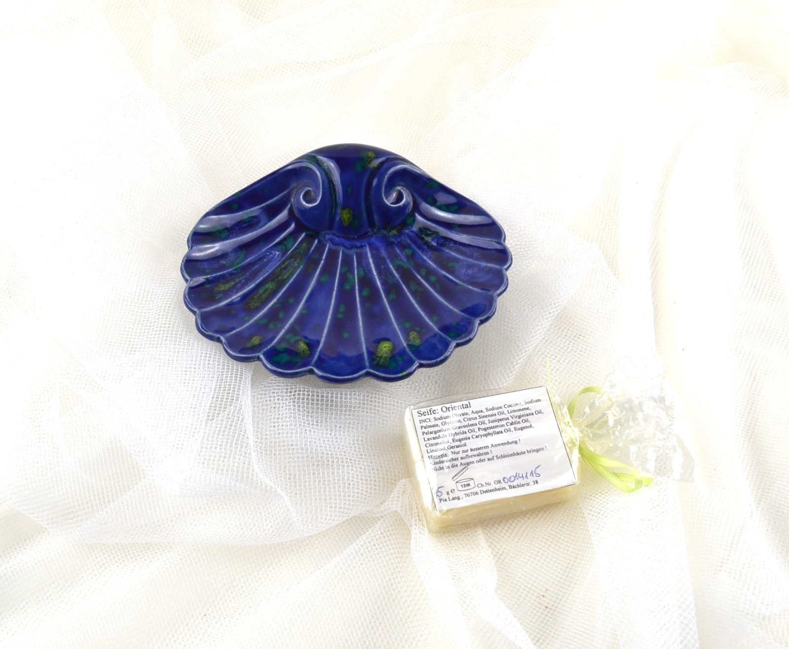 Seifenschale aus Keramik blau glasiert