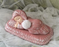 Baby auf Kissen rosa-weiß mit Spieluhr 2