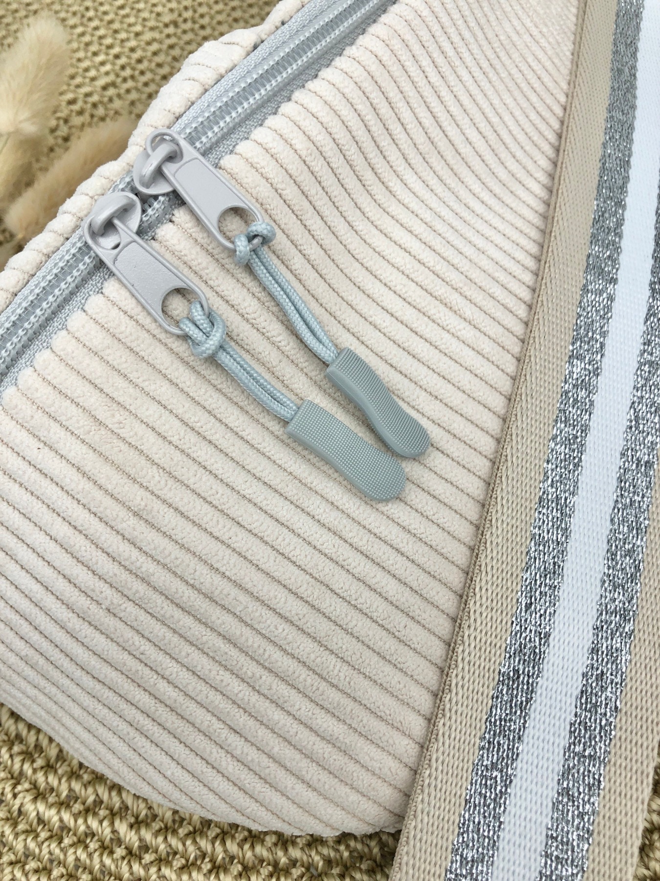 Bauchtasche Crossbag Cord cremeweiß mit Taschengurt in beige weiß silber Tasche Hipbag leicht und