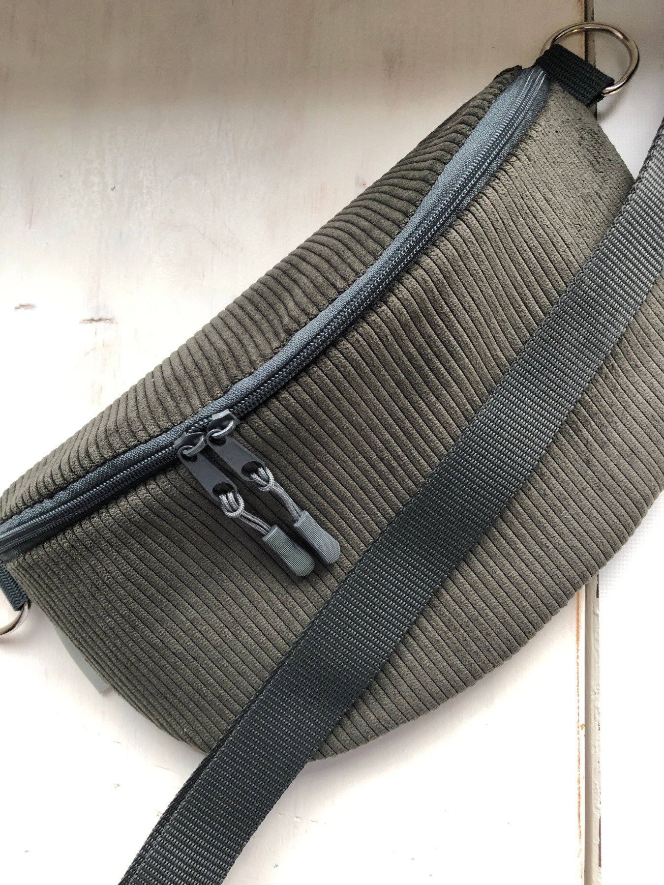 Bauchtasche XL Crossbag Cord dunkelgrau Hipbag leicht und praktisch Kord Cordstoff grau 10