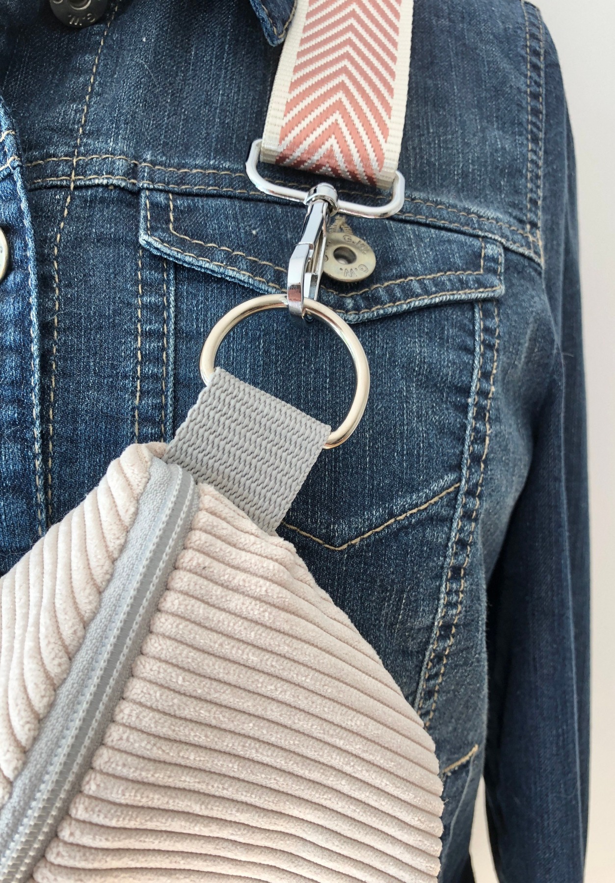 Bauchtasche / Crossbag Cord cremeweiß mit Taschengurt rosa Tasche Hipbag leicht und praktisch Kord