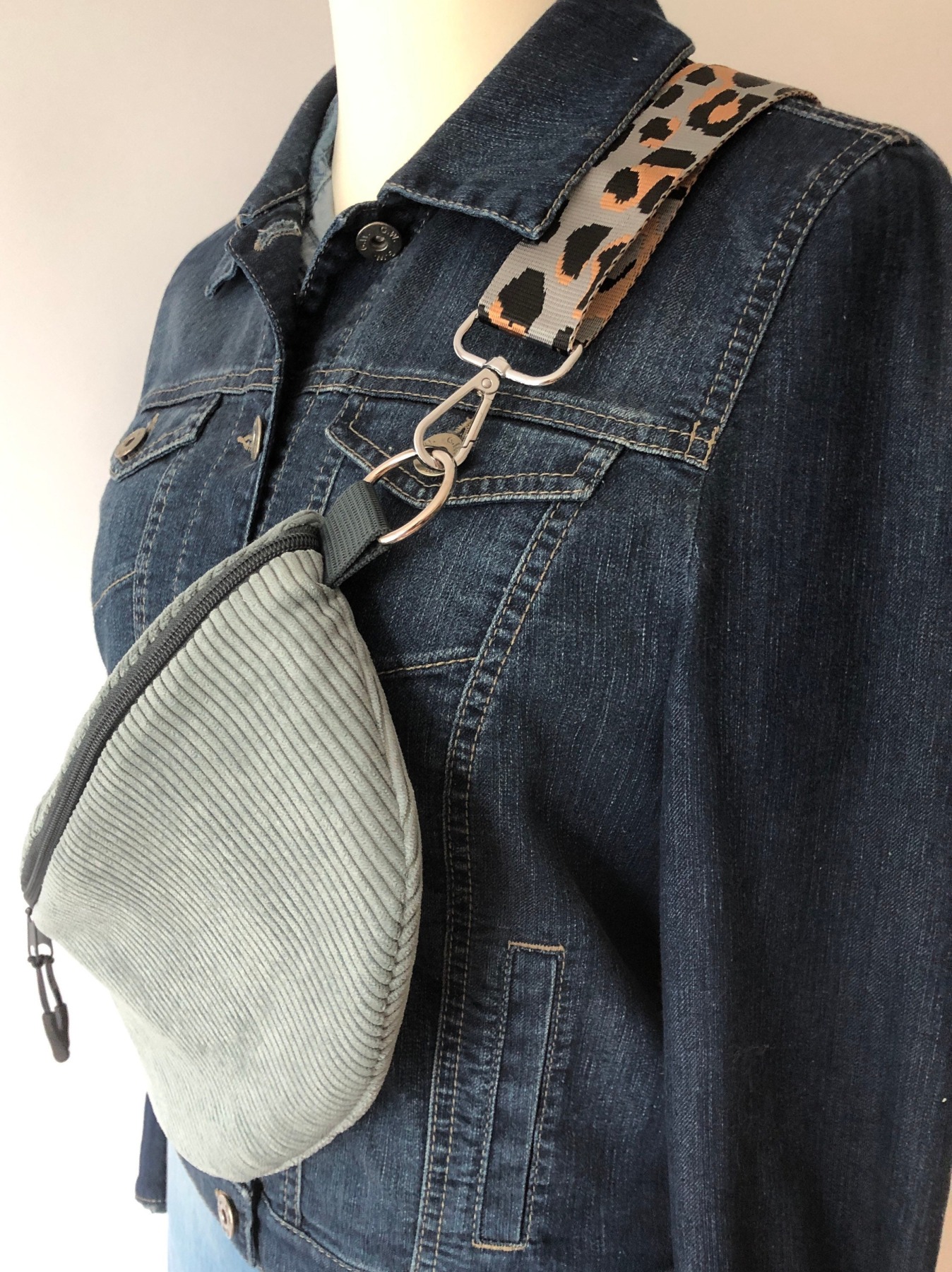 Bauchtasche XL Crossbag Cord mint dunkelgrauer Reißverschluss mit Leogurt grau Tasche Cord mint