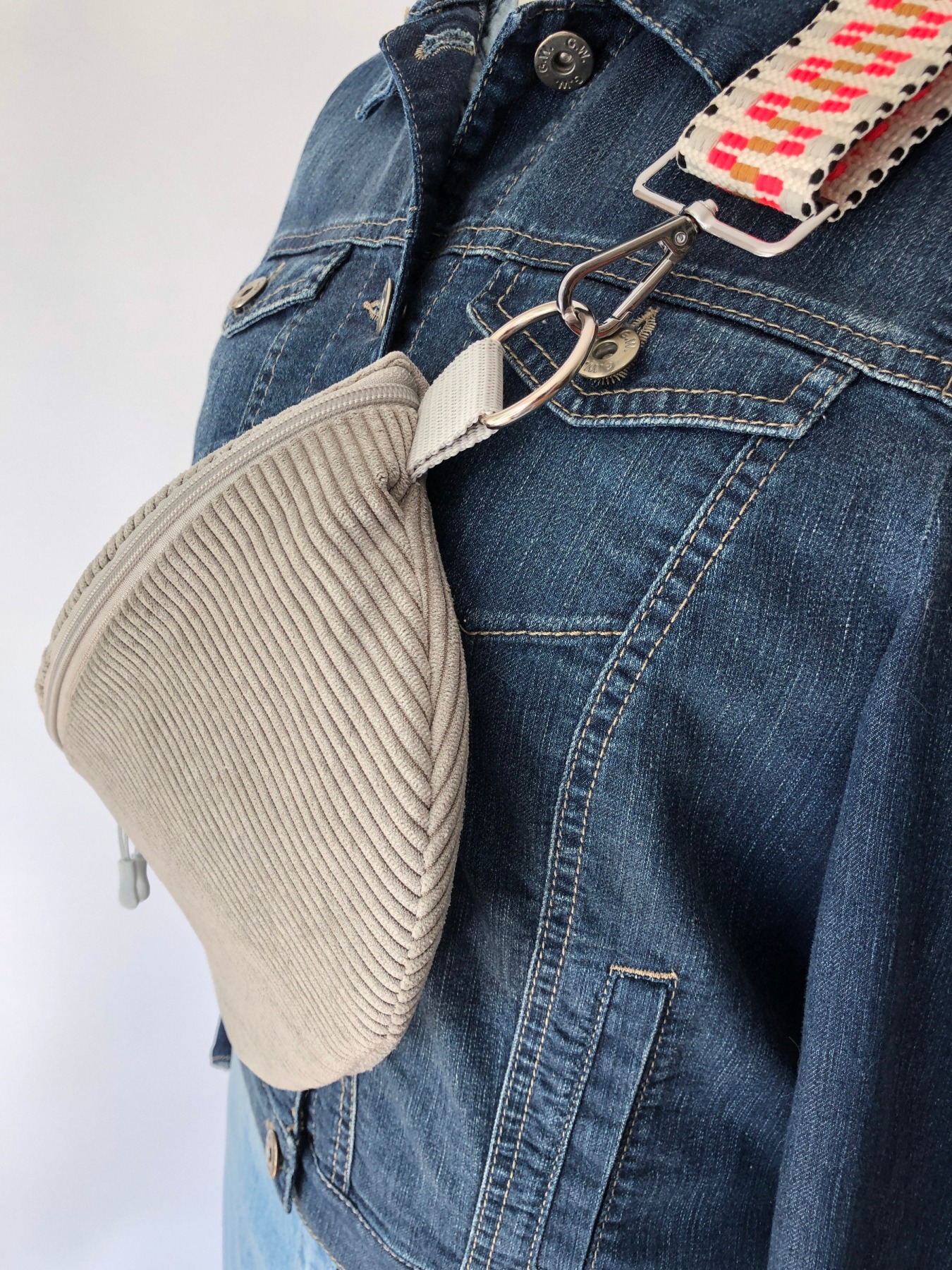 Bauchtasche XL Crossbag Cord graubeige Hipbag leicht und praktisch Kord Cordstoff grau beige mit