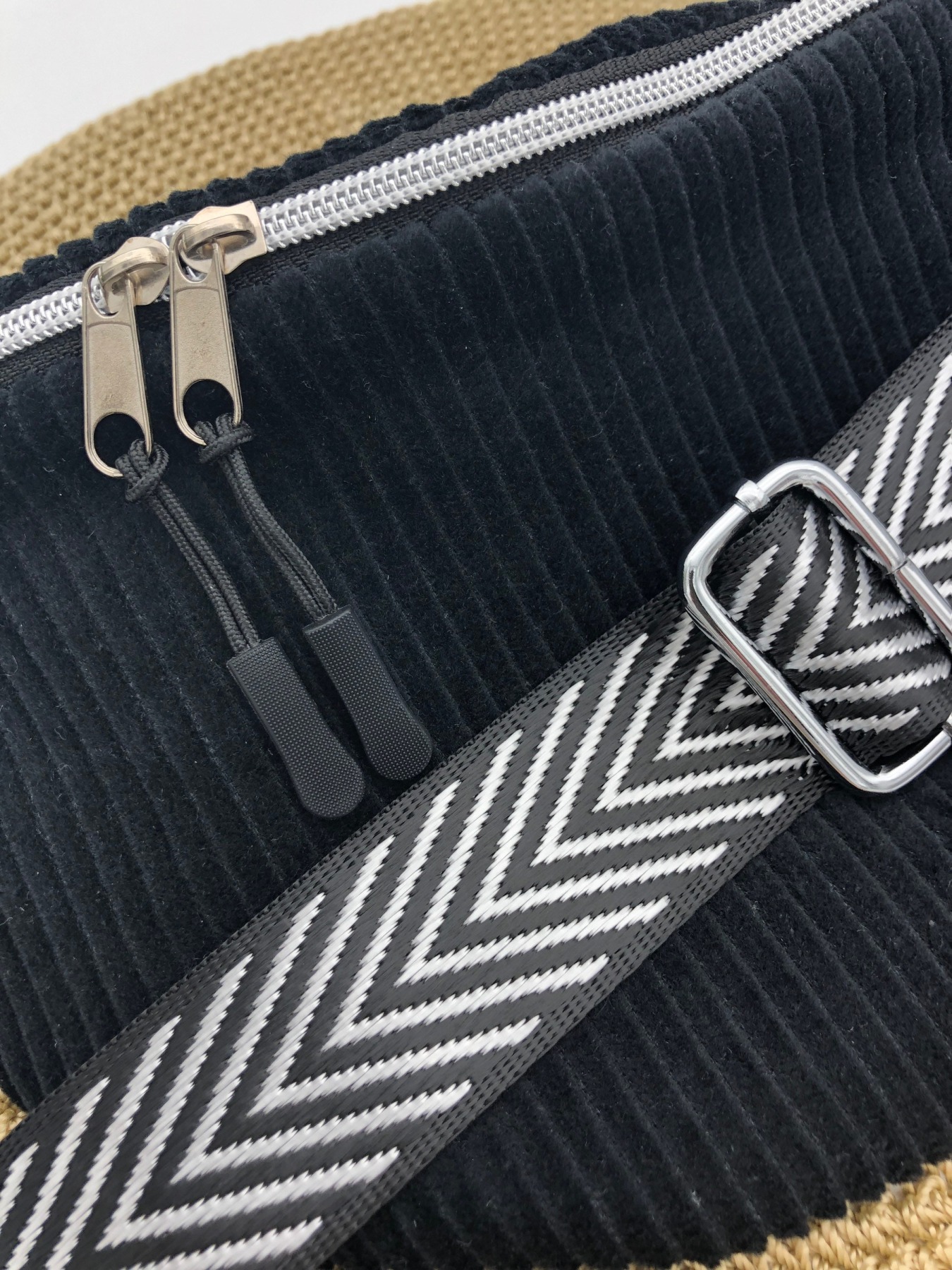 Bauchtasche XL Crossbag Cord schwarz mit Taschengurt Fischgrät Hipbag leicht und praktisch Kord