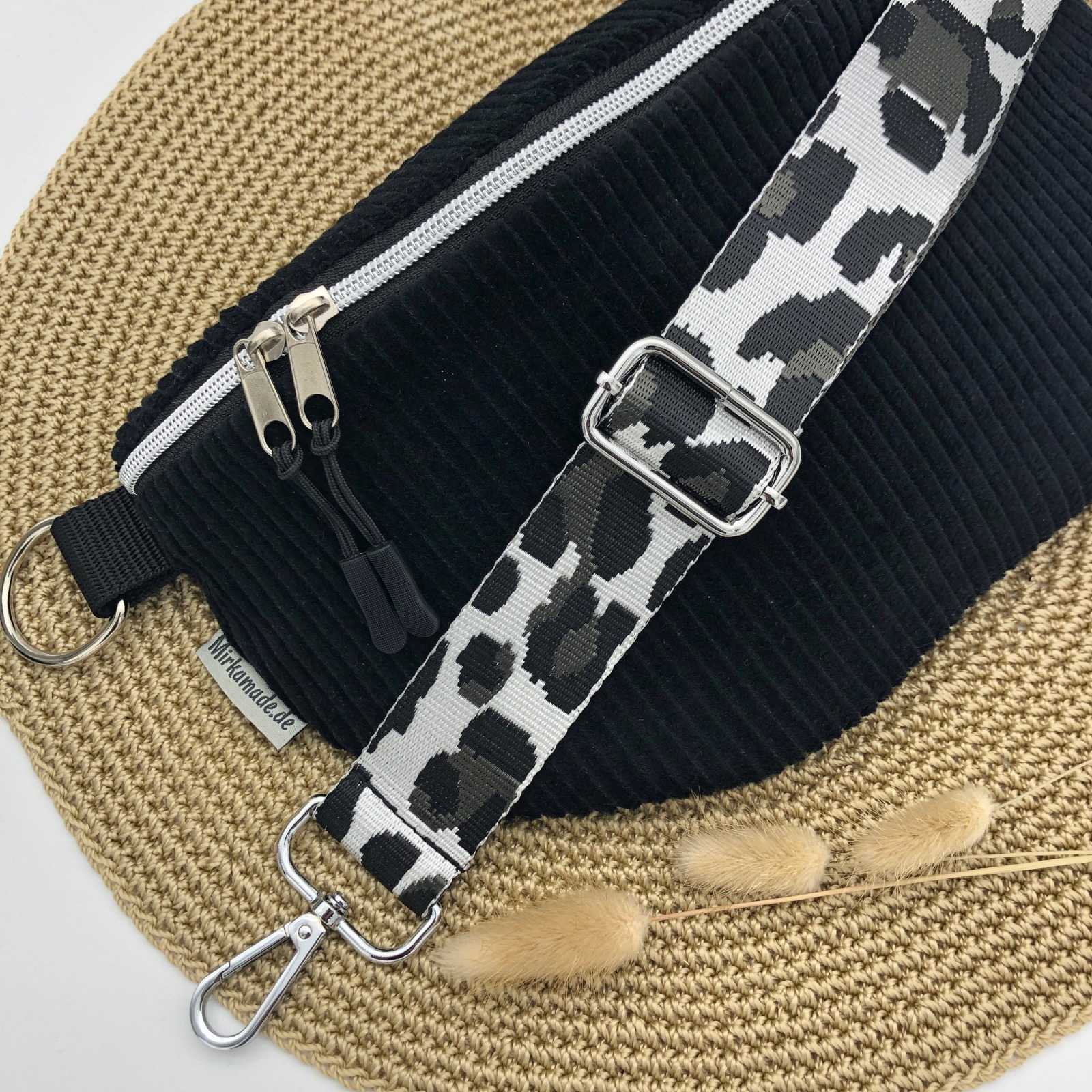 Bauchtasche Crossbag Cord schwarz mit Taschengurt Leo schwarz/weiß Hipbag leicht und praktisch Kord