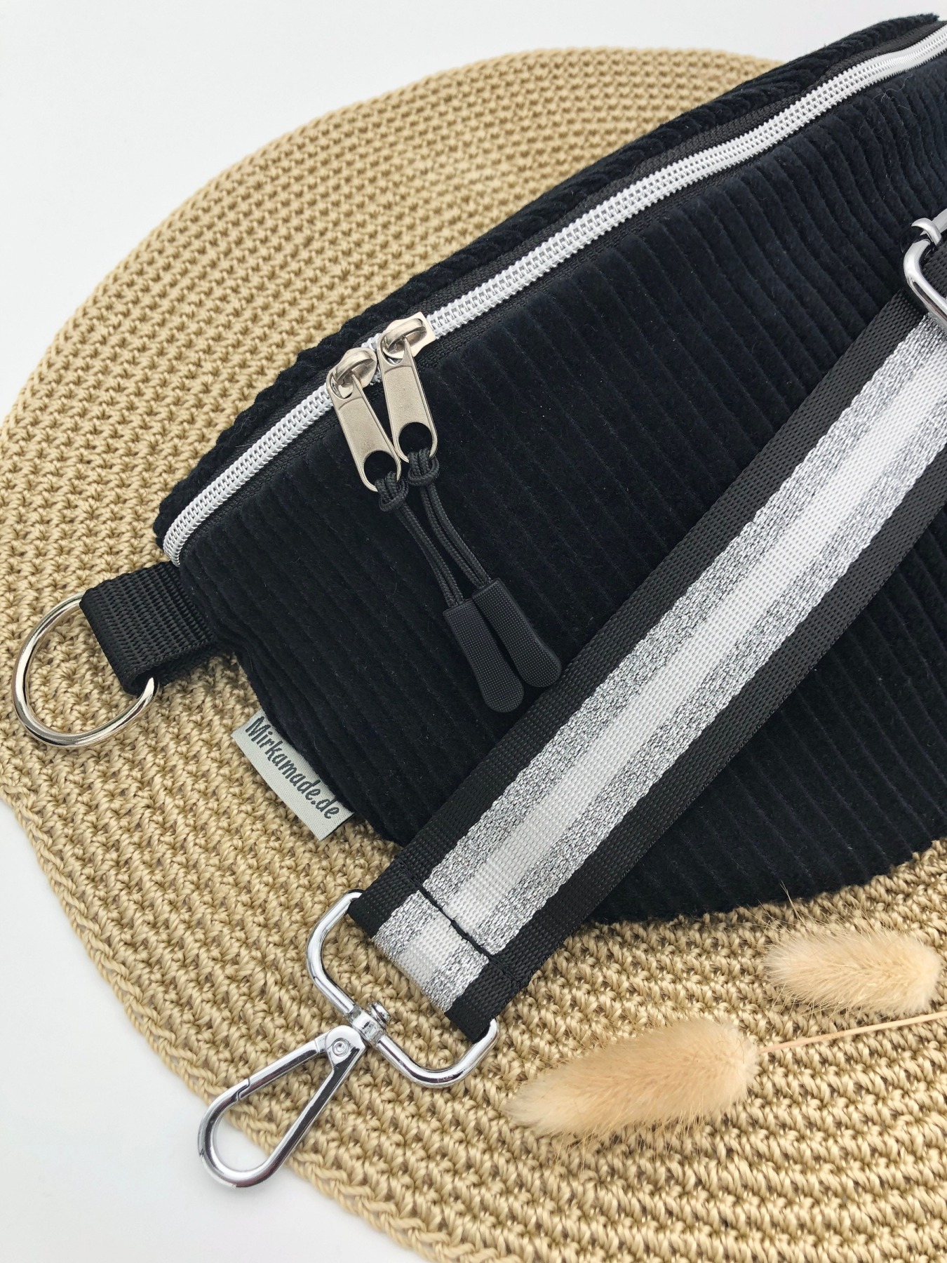 Bauchtasche Crossbag Cord schwarz mit Taschengurt gestreift schwarz/weiß/silber Hipbag leicht und