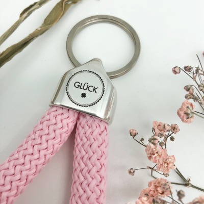 Schlüsselanhänger aus Segeltau Segelseil in rosa mit graviertem Schriftzug Glück - Ein Anhänger
