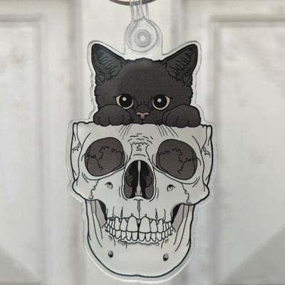 Black kitty and skull keychain