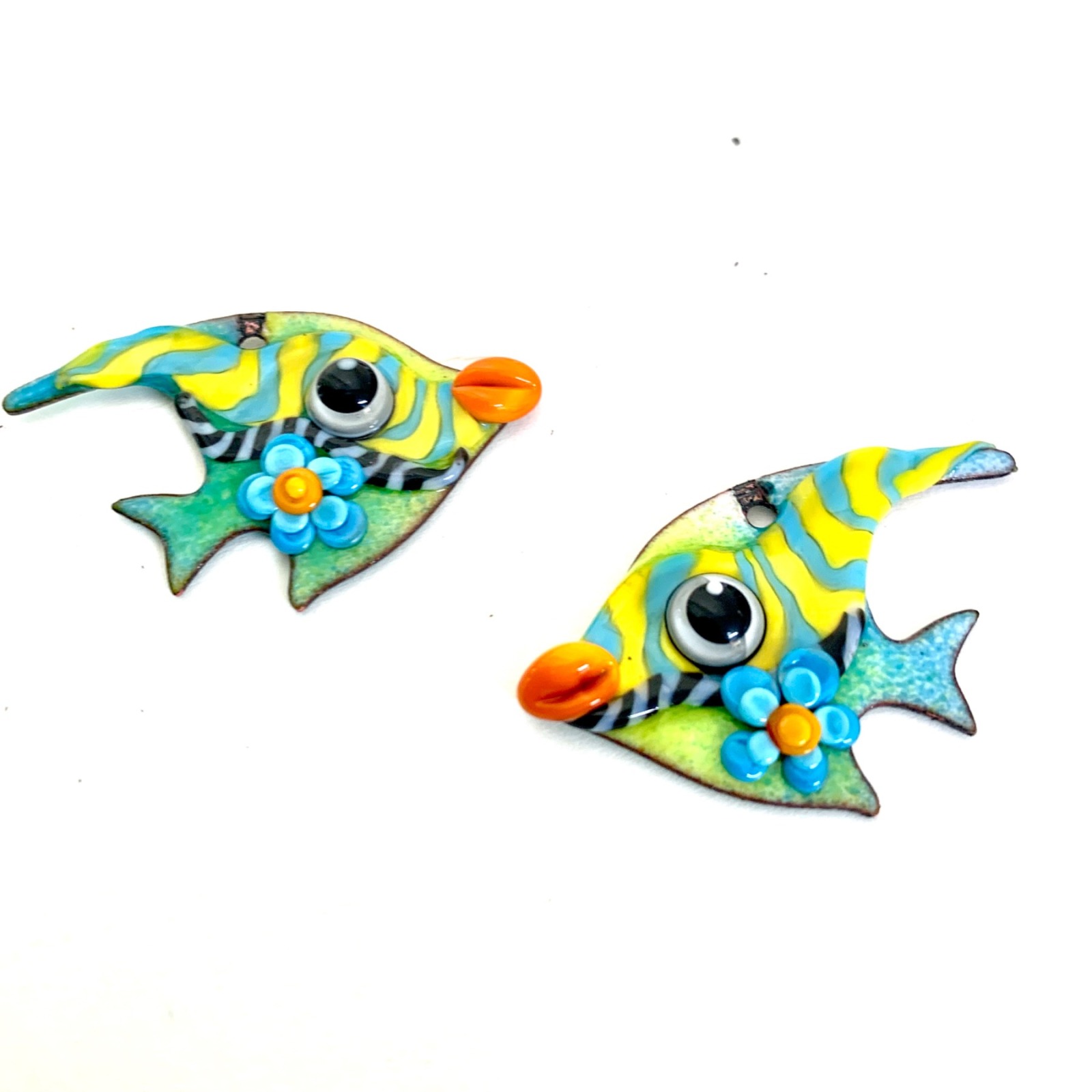 Lustige Fisch-Charms für Ohrringe wird bei Bestellung ähnlich gefertigt 2