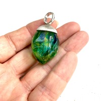 Iridescent Bud-shaped Pendant - Green Beauty 3