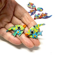 Lustige Fisch-Charms für Ohrringe wird bei Bestellung ähnlich gefertigt 4