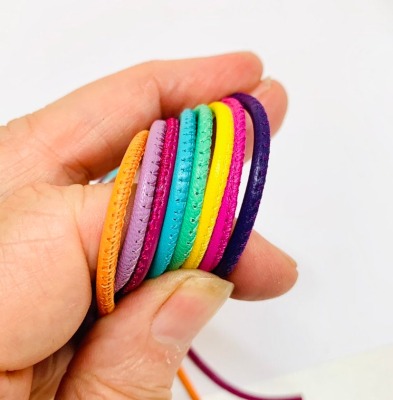 Lederkette aus genähtem Rundleder in vielen Farben, 2,5mm dick - Lederkette in vielen Farben