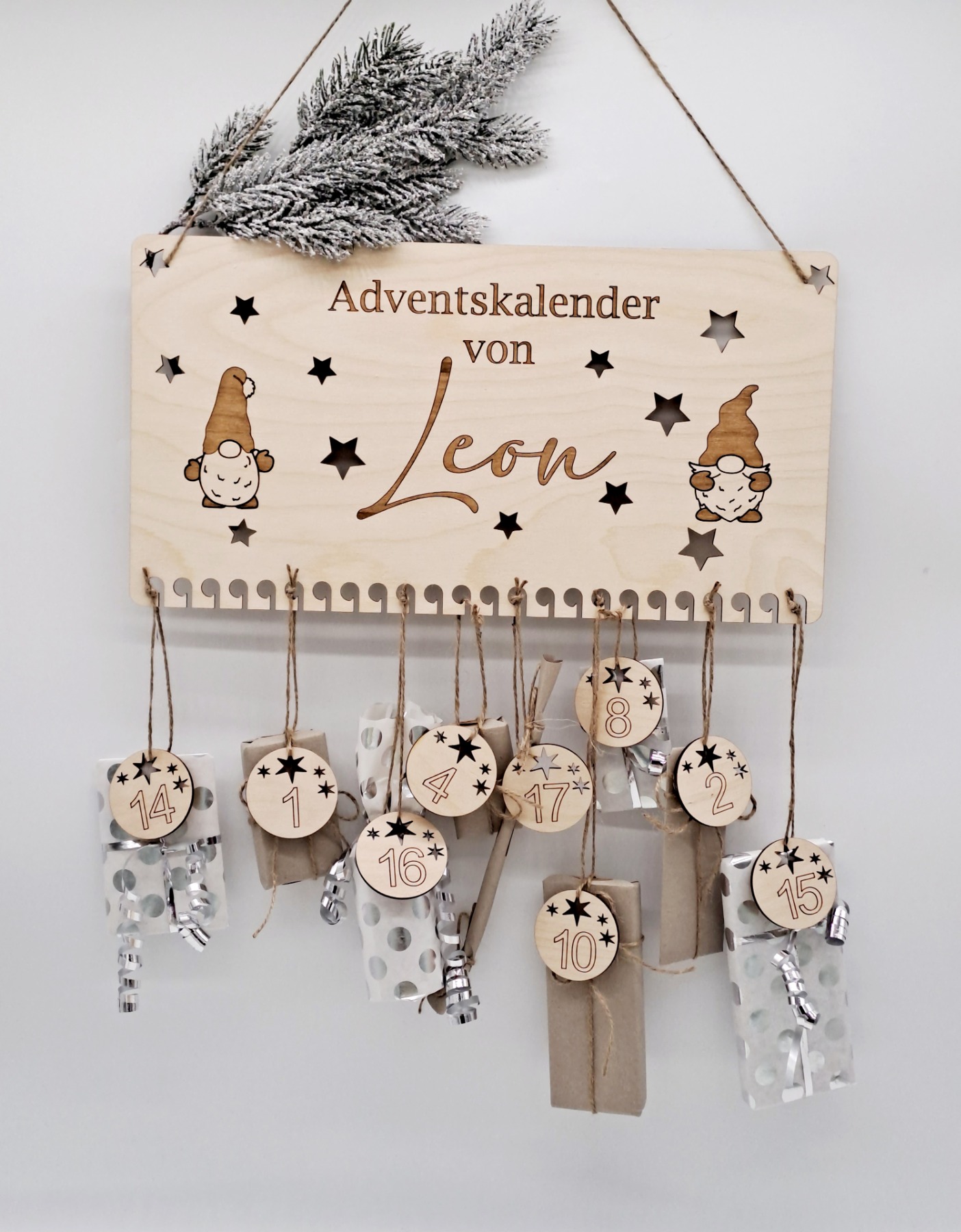 Personalisierter Adventskalender aus Holz Perfekte Geschenkidee für eine magische Adventszeit 4