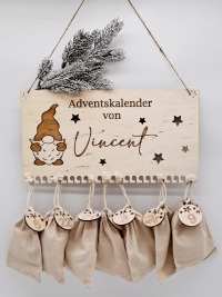 Personalisierter Adventskalender aus Holz Perfekte Geschenkidee für eine magische Adventszeit 8