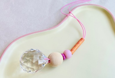 Suncatcher Candy - Sonnenfänger mit Glaskristall, Holz- und Keramikperlen
