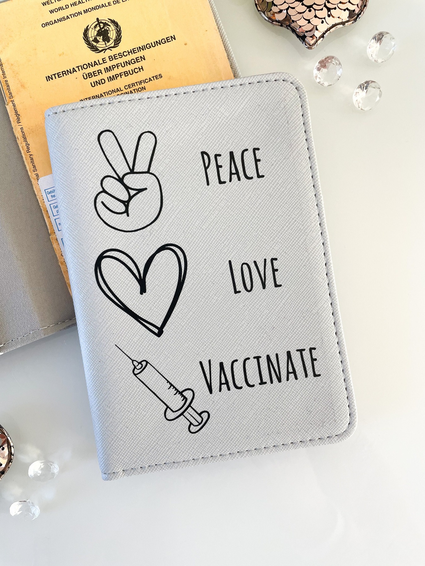 Impfpasshülle Peace Love Vaccinate 3