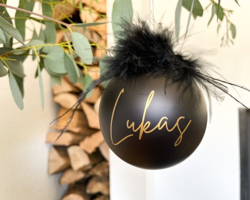 Weihnachtskugel mit Federn schwarz- personalisiert mit Namen