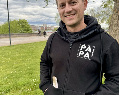 Papa Sweaterjacke mit Zusatztasche - Perfekt für das Smartphone, 0,33er Flaschen, Werkzeug u.v.m