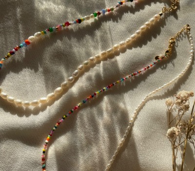 Handgemachte Perlenketten in Halb/Halb Optik