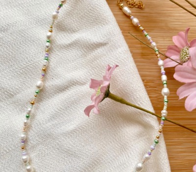 Handgemachte, bunte Perlenkette LAURA in Grün, Lila/gift idea for her/Geschenkidee für sie/