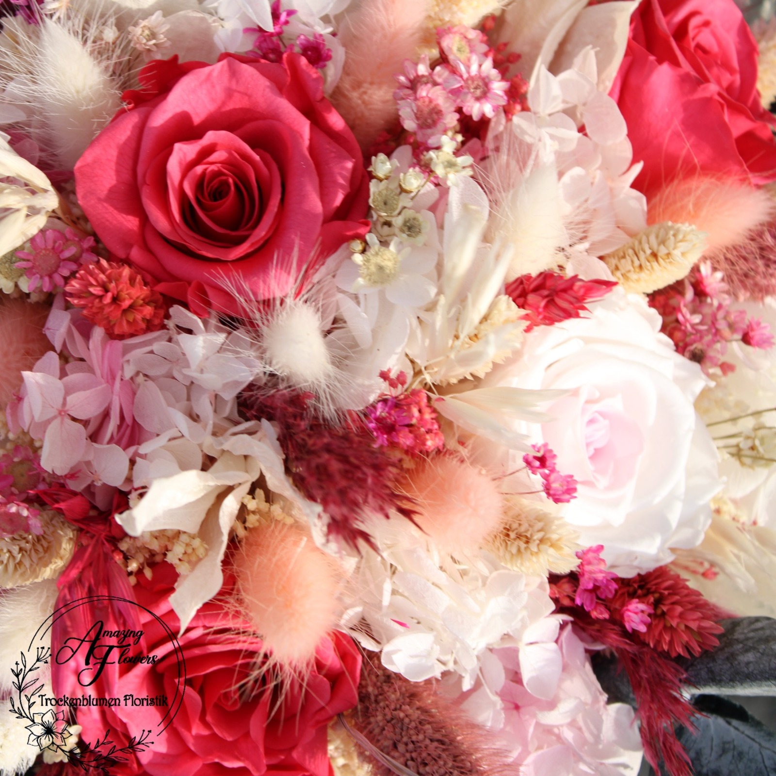 Brautstrauß in Fuchsie/Rose mit echten ewigen Rosen und Hortensien 10