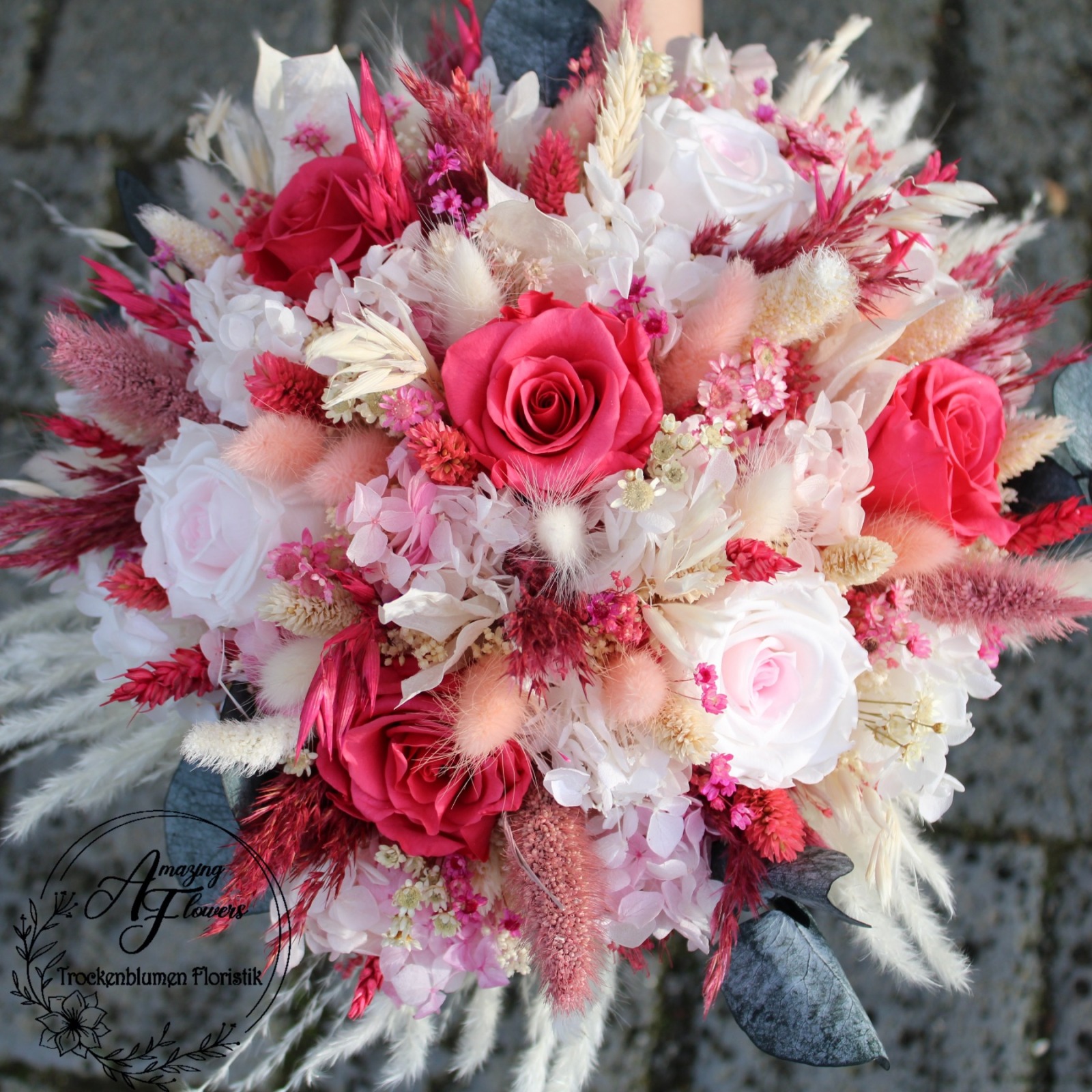 Brautstrauß in Fuchsie/Rose mit echten ewigen Rosen und Hortensien 9