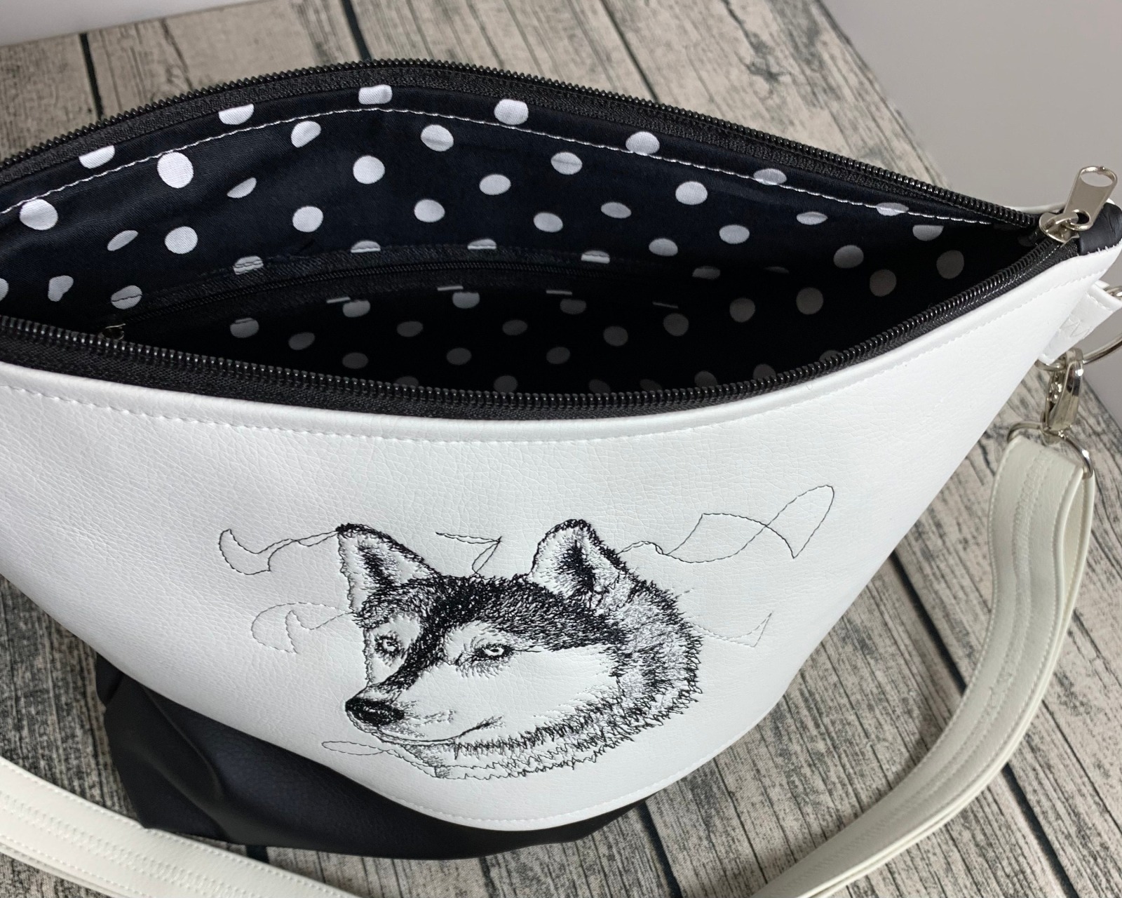 Husky - Umhängetasche - Handtasche - aus tollem Kunstleder genäht und bestickt - Hund - Husky - 30