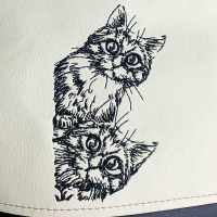 kleine Umhängetasche bestickt aus Kunstleder, ganz weich und leicht, Motiv: 2 Katzen 3