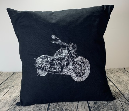 besticktes Kissen für Motorradfans in schwarz, genäht, 40 x 40 cm - Kissenbezug und Innenkissen