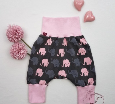 Pumphose Flanierende Elefanten Rosa/Grau - Zarte Baby- und Kinderhose aus Jersey für viele Gelegenh