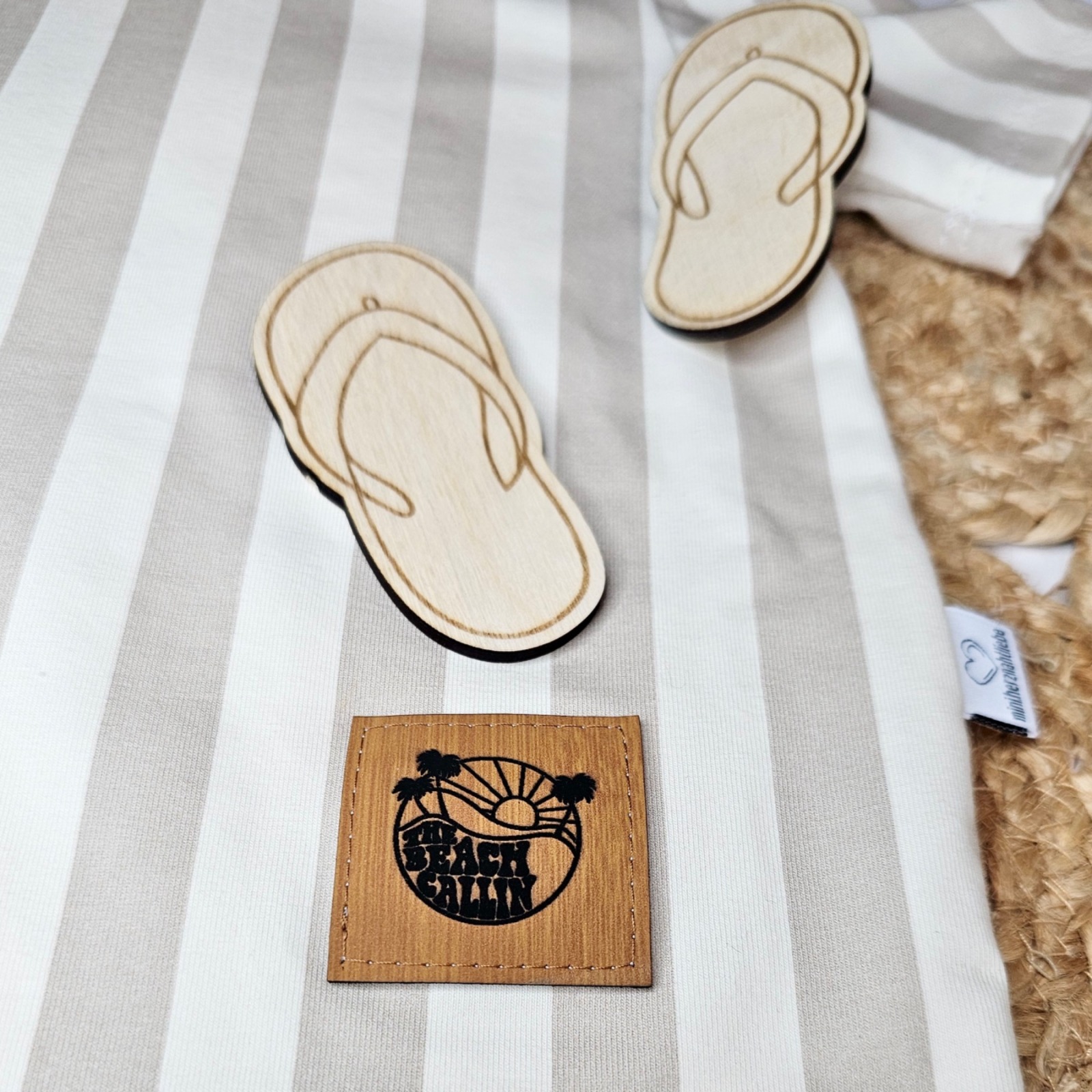 Sommerliche Flatlay-Bilder-Deko - Flip Flops - aus hochwertigem Holz Stilvolle Akzente setzen 2